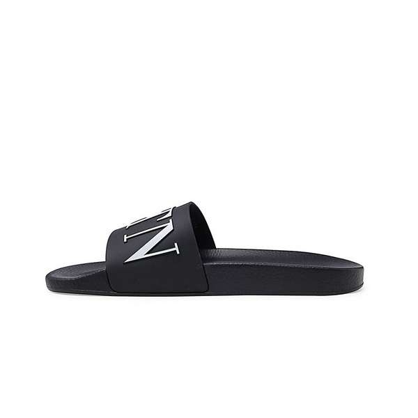 Valentino slides on discount sale